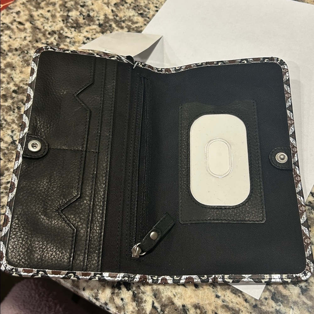 Fossil Crossbody Wallet - Picture 5 of 6